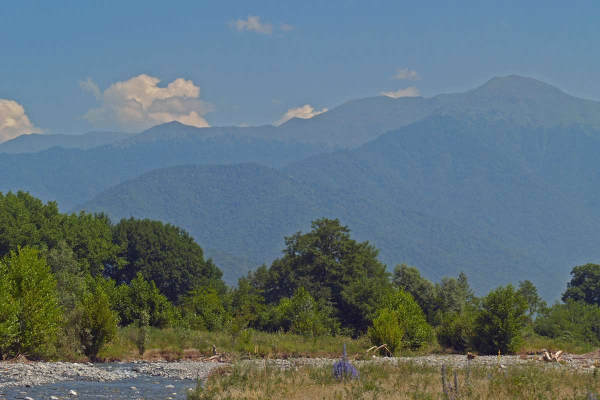 Flusslandschaft in Georgien