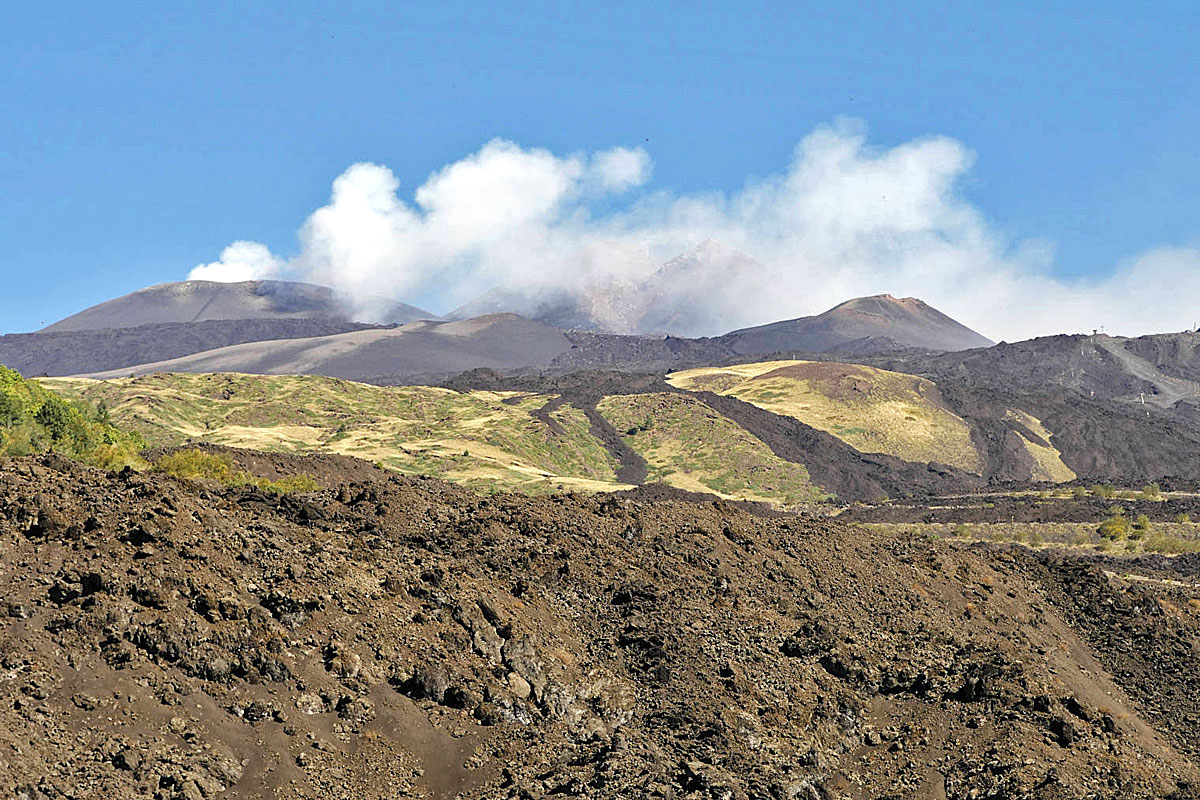 Lava-Landschaft am Fuße des Ätnas